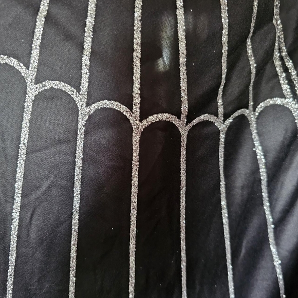 Black Spiderweb Poncho - Picture 2 of 4